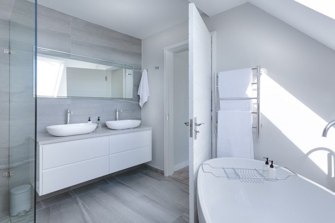 modern minimalist bathroom, bath, bathtub-3115450.jpg